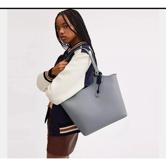 New Retail $295 Coach Day Tote Bag - Picture 7 of 9